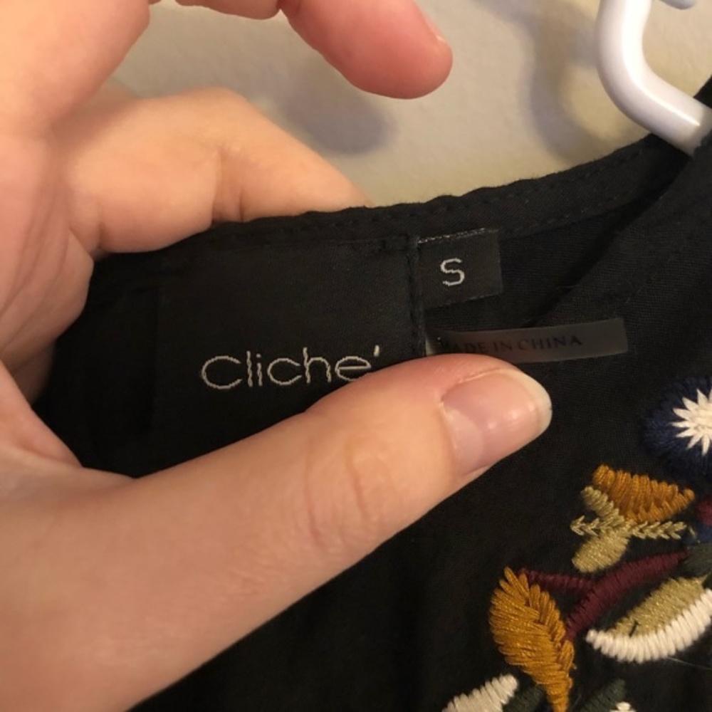 Cliché Bell Sleeve Embroidered Blouse - Picture 4 of 8